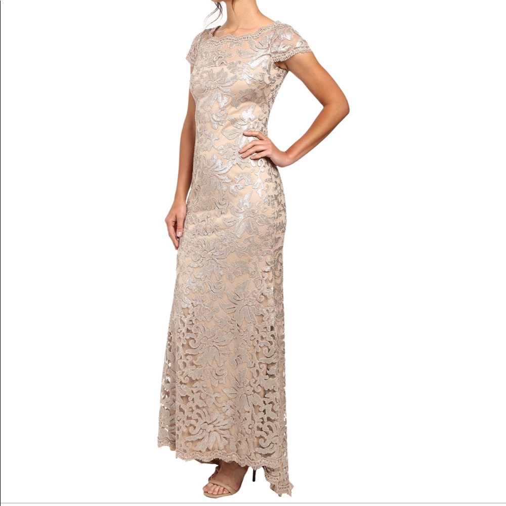 Calvin Klein Women's Short Sleeve Lace Sequin Gown